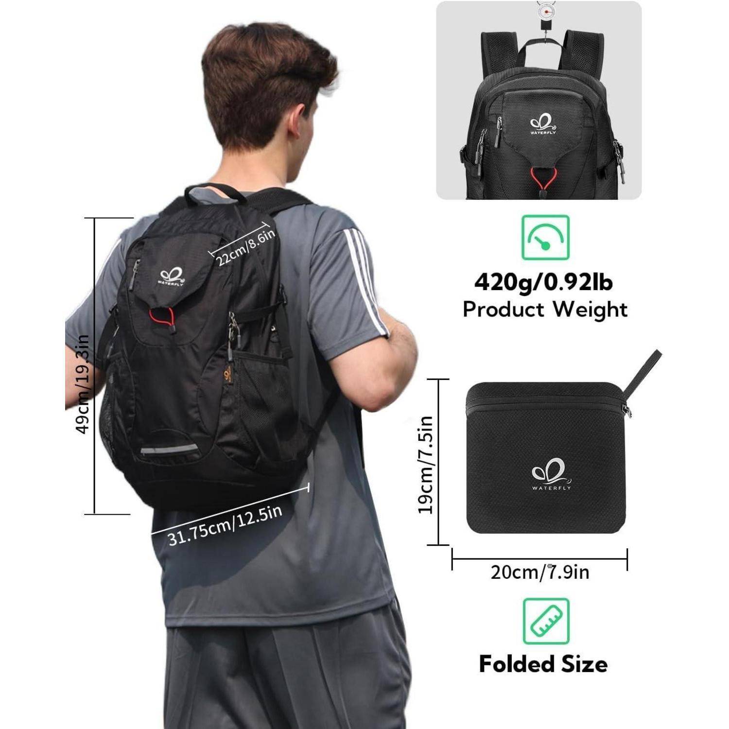 Eine Person, die einen Rucksack trägt; Maße sind angegeben: 49 cm/19,3 in (Höhe), 31,75 cm/12,5 in (Breite) und 22 cm/8,6 in (Tiefe). Das Gewicht beträgt 420 g/0,92 lb. Der Rucksack lässt sich in eine 19 cm/7,5 in große und 20 cm/7,9 in große Tasche zusammenfalten.