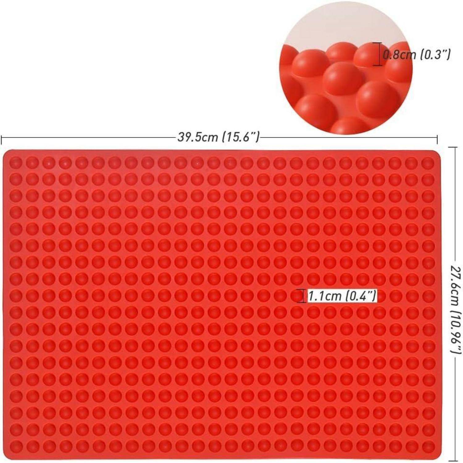 Rote Silikonmatte mit kreisförmigen Erhebungen, misst 39,5 cm x 27,6 cm x 1,1 cm. Einschub zeigt eine Nahaufnahme mit Maßangaben.