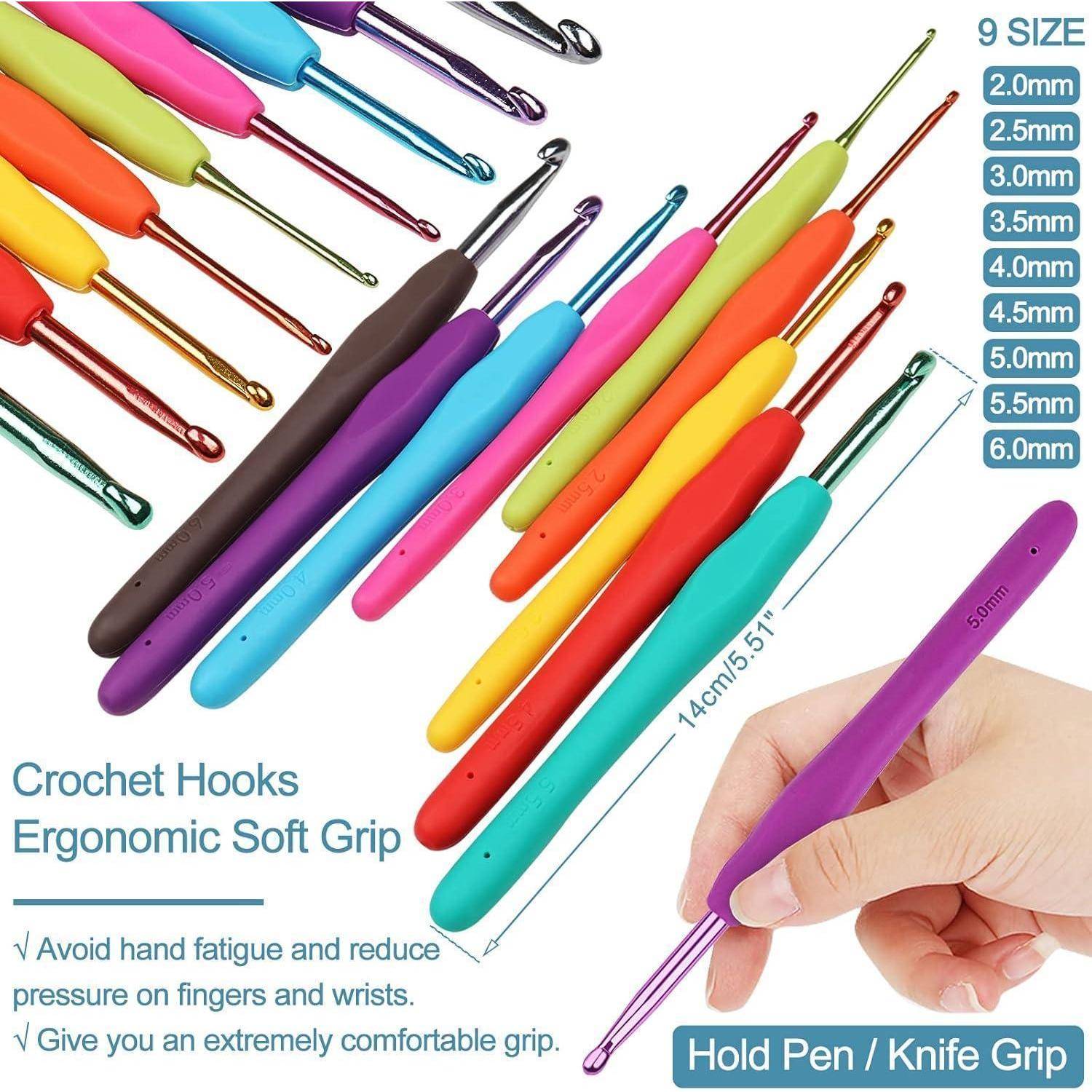 Ergonomische Häkelnadeln mit weichem Griff: Set von bunten Häkelnadeln in 9 Größen von 2,0 mm bis 6,0 mm mit komfortablem, ergonomischem Design.