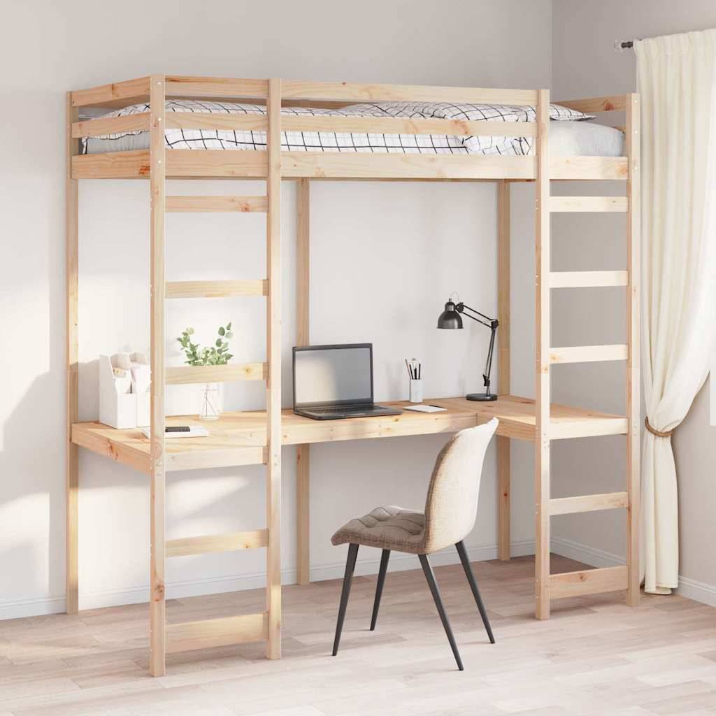 Ein Hochbett aus Holz mit einem Schreibtisch darunter, ausgestattet mit einem Stuhl und einer Lampe. Der Aufbau steht vor einer cremefarbenen Wand mit einem Fenster.