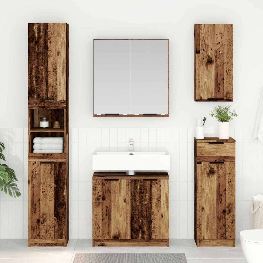 Rustikales Badezimmer mit holztexturierten Schränken, einem weißen Waschbecken und einem Spiegel. Pflanzen setzen einen grünen Akzent. Schlichte, natürliche Dekoration.