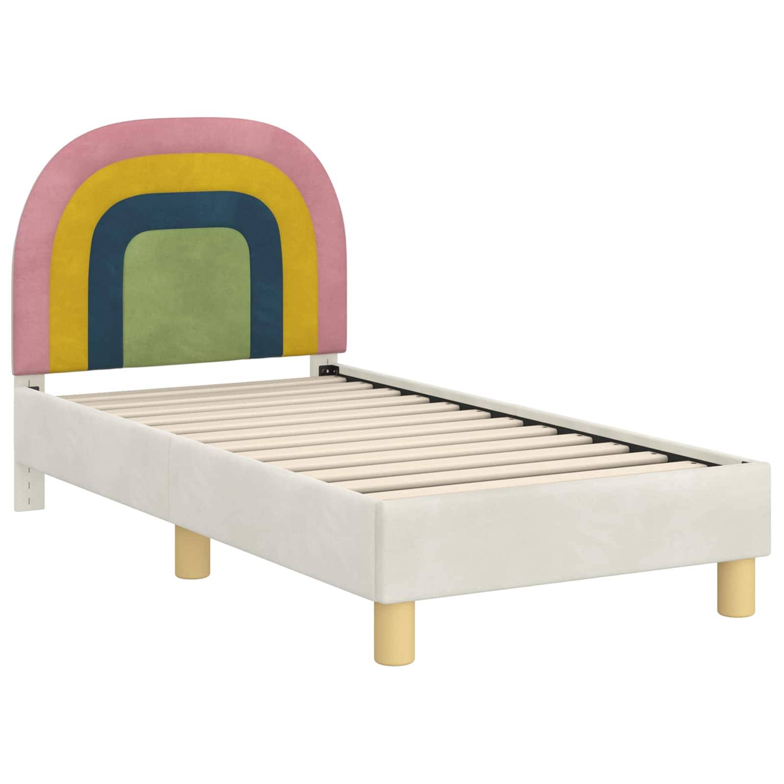 Ein Bett mit einem bunten, regenbogenmustrigen Kopfteil, das rosa, grüne und blaue Bögen aufweist. Das Gestell ist weiß mit hellholzfarbenen Beinen.