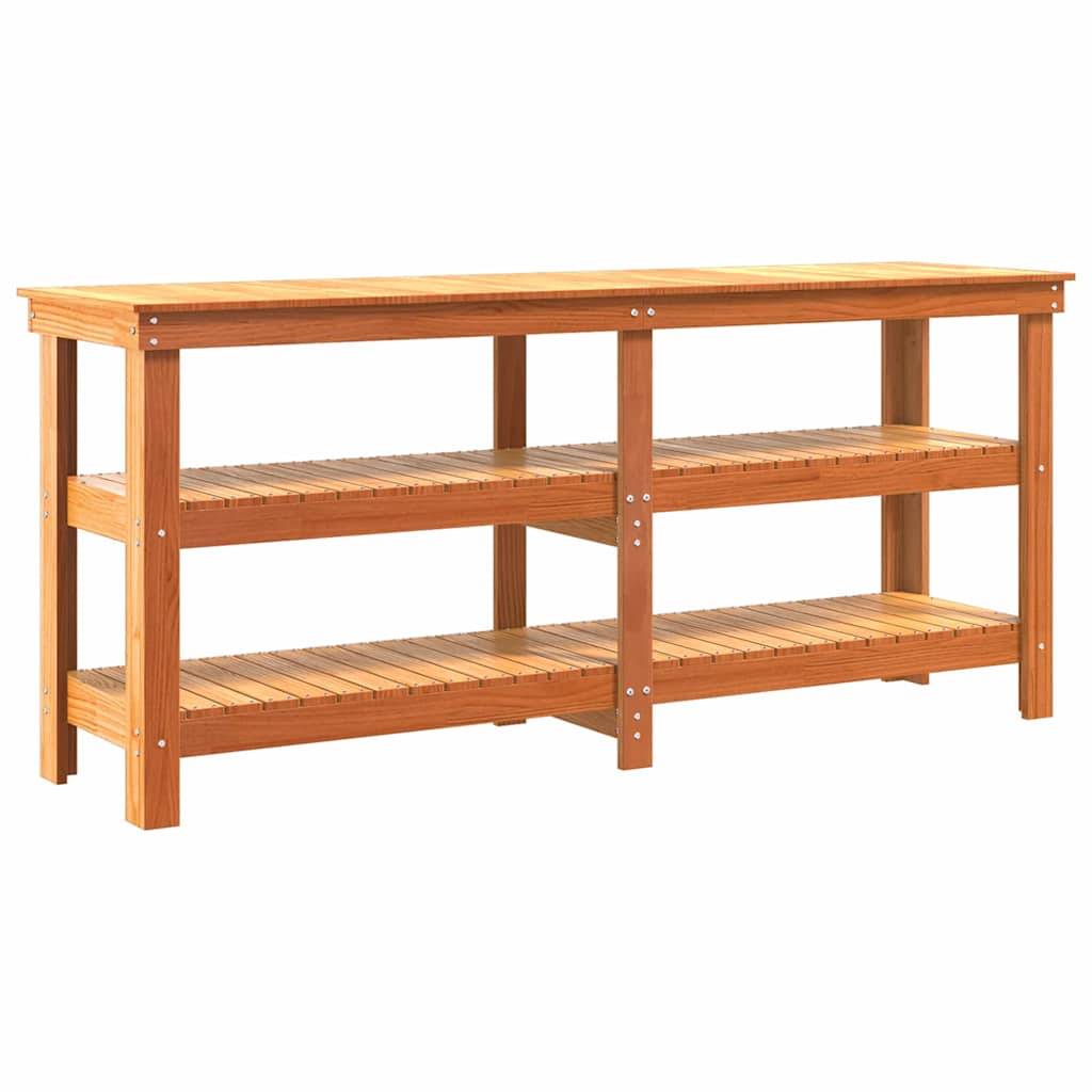 Eine Holzwerkbank mit drei Lattenregalen, ideal für Aufbewahrungs- und Arbeitsflächenbedürfnisse, mit robuster Konstruktion und verstärkten Verbindungen.