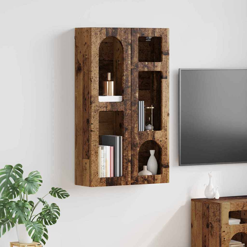An der Wand montiertes Holzregal mit vier Fächern, auf denen eine Pflanze, Bücher und Dekorationsgegenstände präsentiert werden; daneben hängt ein Flachbild-Fernseher an der Wand.