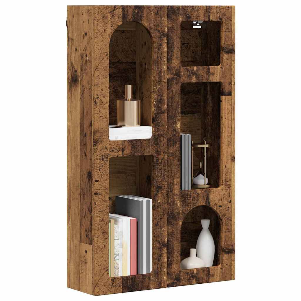 Ein Holzwandregal mit fünf Fächern, auf dem Bücher, Vasen und eine dekorative goldfarbene Verzierung präsentiert werden.