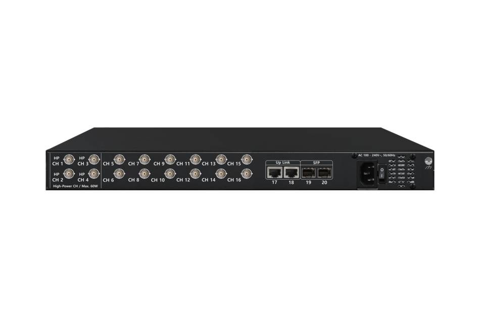 Vorderansicht eines schwarzen 20-Kanal-Rack-Audio-Geräts mit nummerierten Eingangsbuchsen, Ethernet-Anschlüssen, Ein-/Ausschalter und Statusanzeigen.