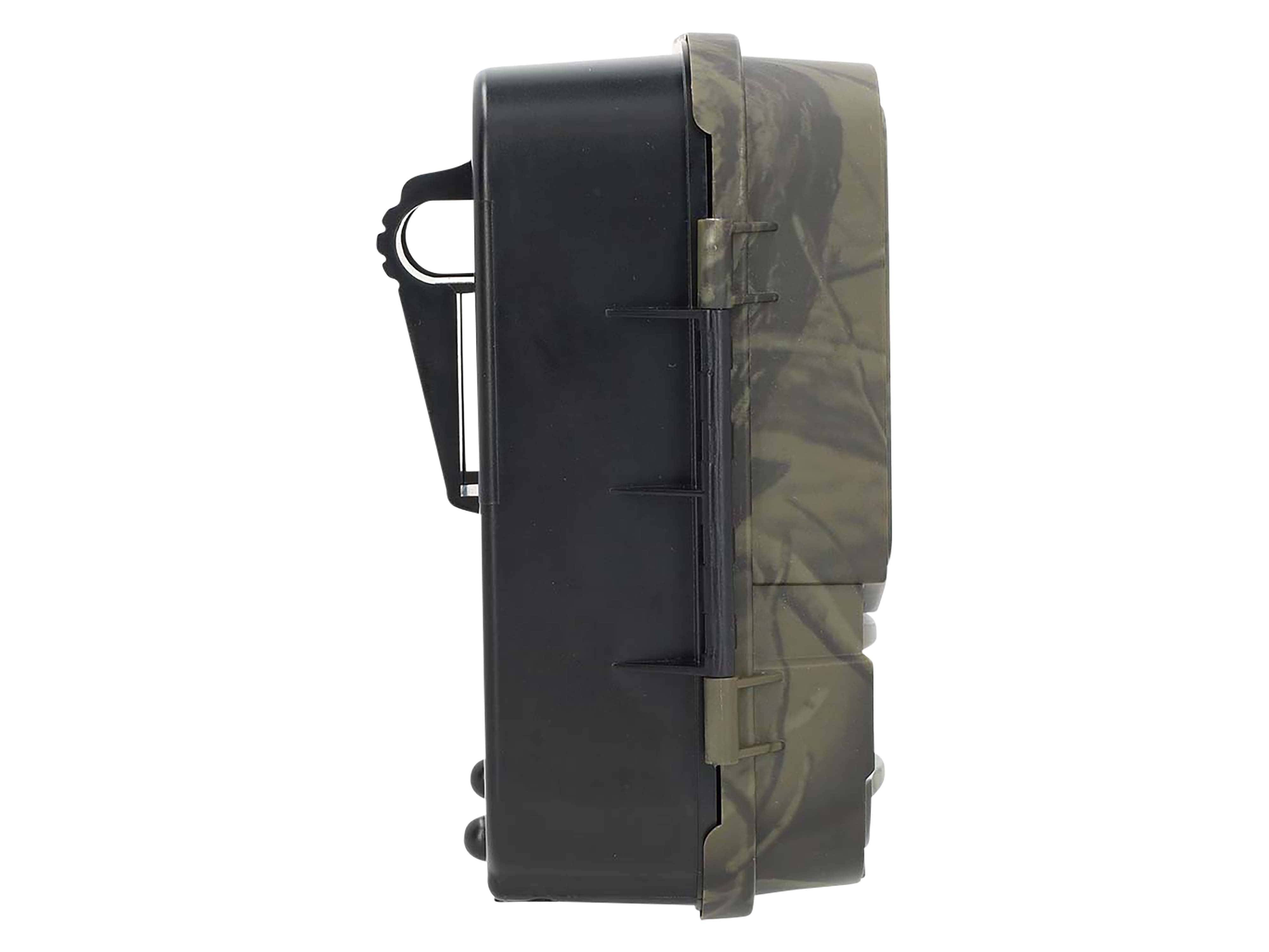 Eine Wildkamera mit getarnter Außenseite und schwarzer, robuster Konstruktion, von der Seite betrachtet.