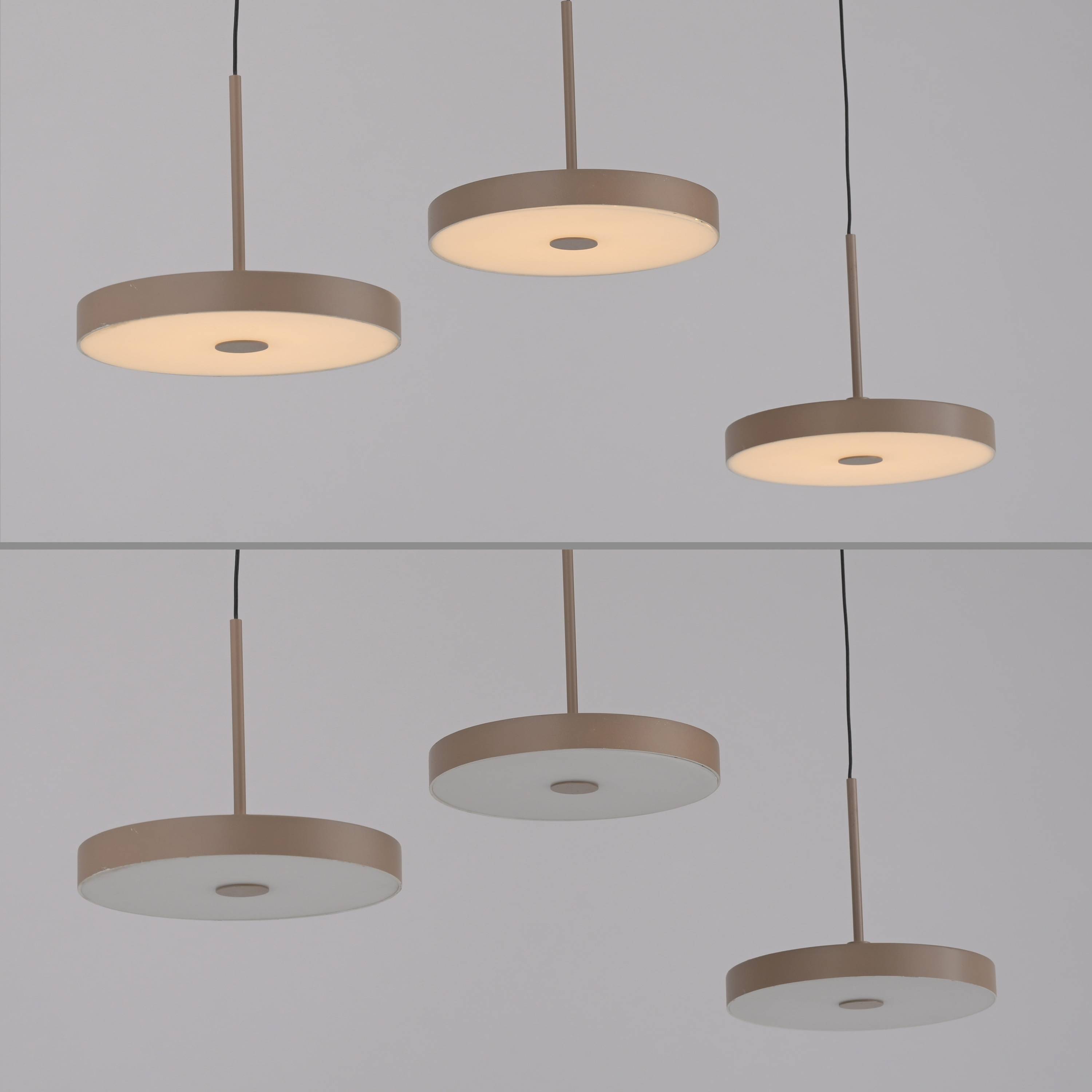 Zwei moderne runde Pendelleuchten hängen von der Decke. Das Licht im oberen Bild ist eingeschaltet, während das im unteren Bild ausgeschaltet ist.
