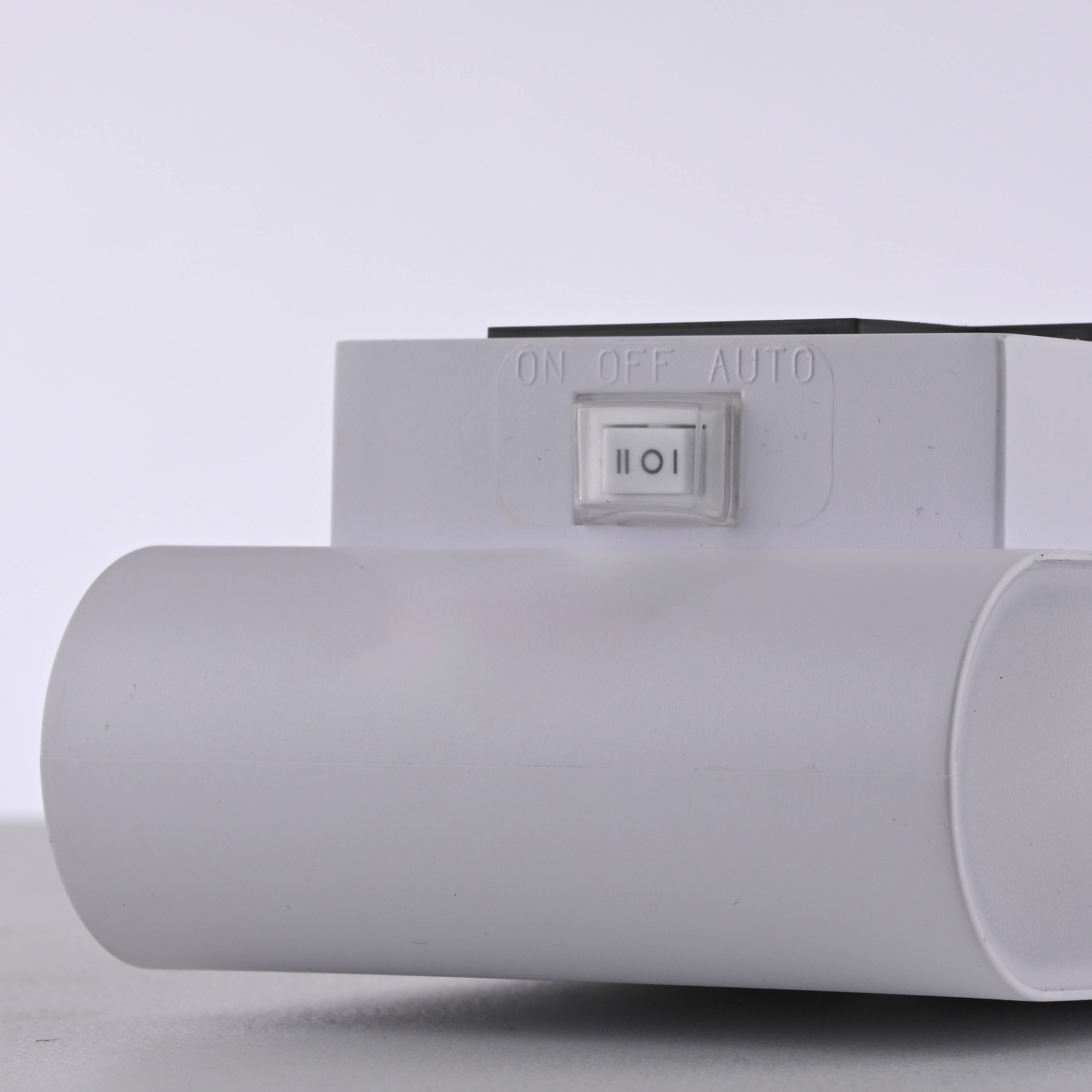 Weißer Schalter mit der Beschriftung 