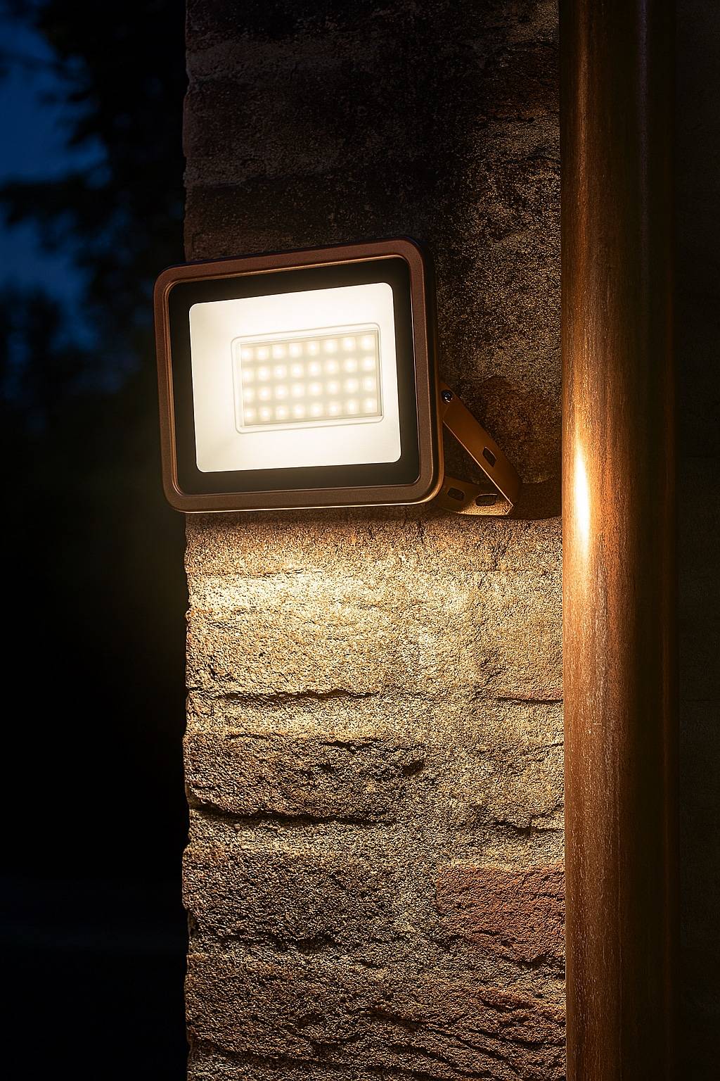 REV LED-Fluter Eco+, 30W, 6500K, 2550lm, kaltweiß, IP65, bronze