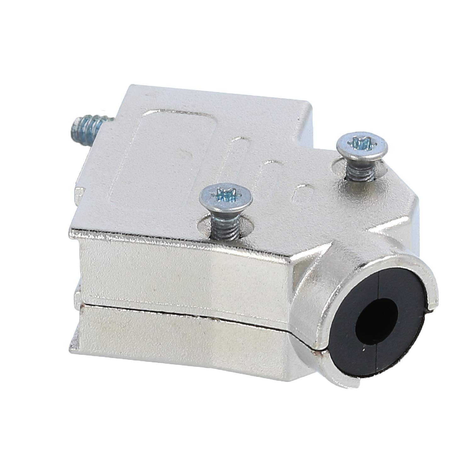 Ein metallischer Audio-XLR-Stecker mit rechteckigem Gehäuse und kreisförmiger Öffnung, der für Verbindungen bei professioneller Audioausrüstung verwendet wird.