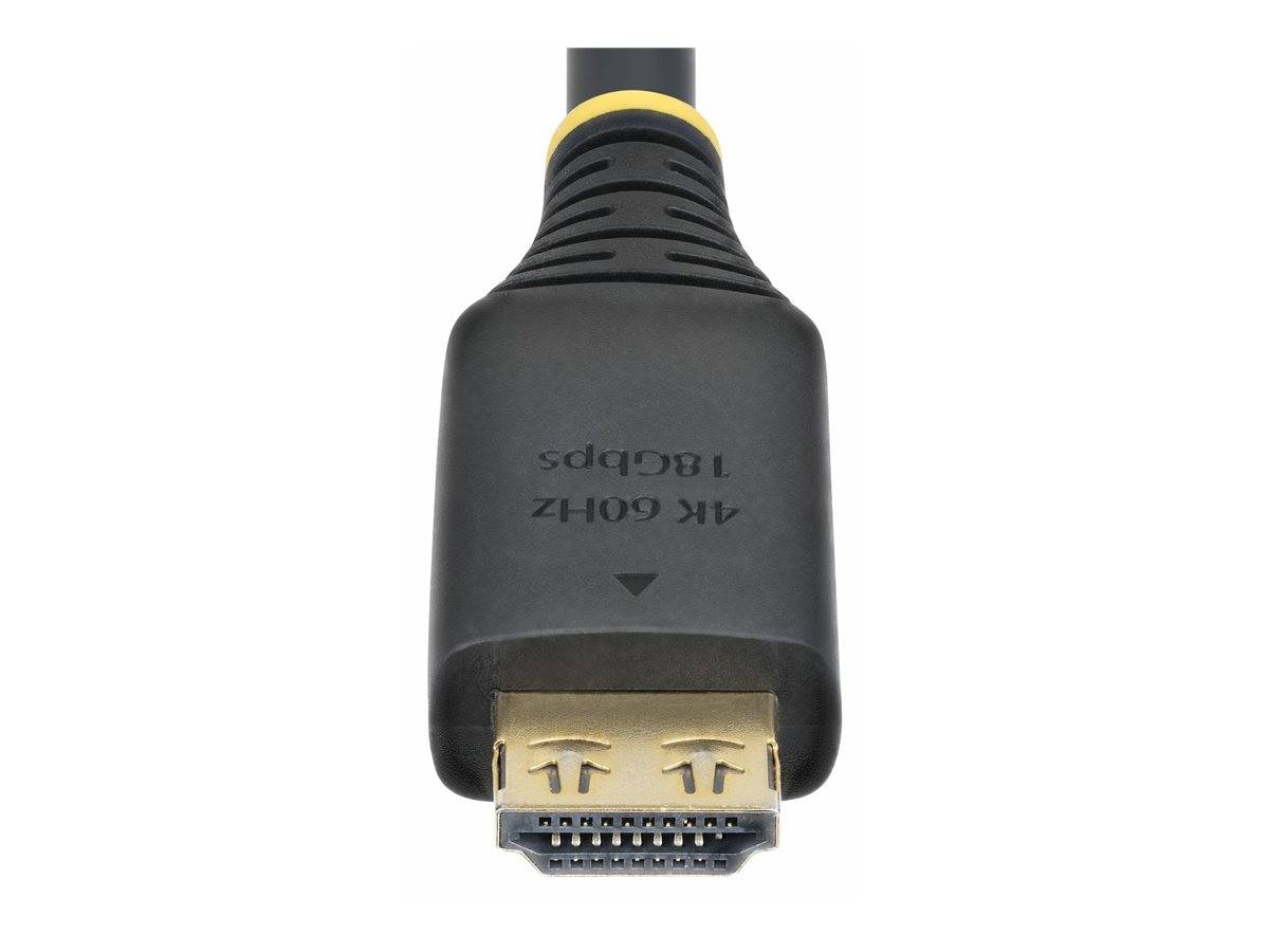 Nahaufnahme eines schwarzen HDMI-Kabelsteckers mit vergoldetem Stecker auf weißem Hintergrund.