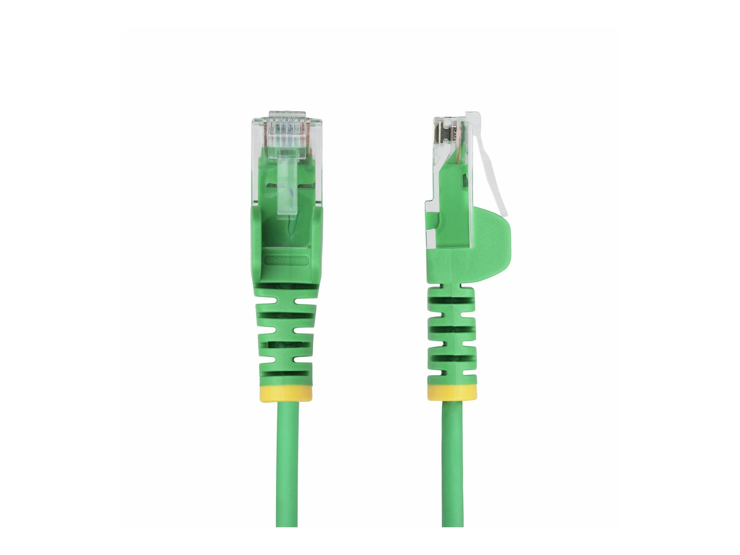 Zwei grüne Ethernet-Kabel mit RJ45-Steckern, die jeweils transparente Kunststoffenden zum Anschluss von Netzwerkgeräten aufweisen.