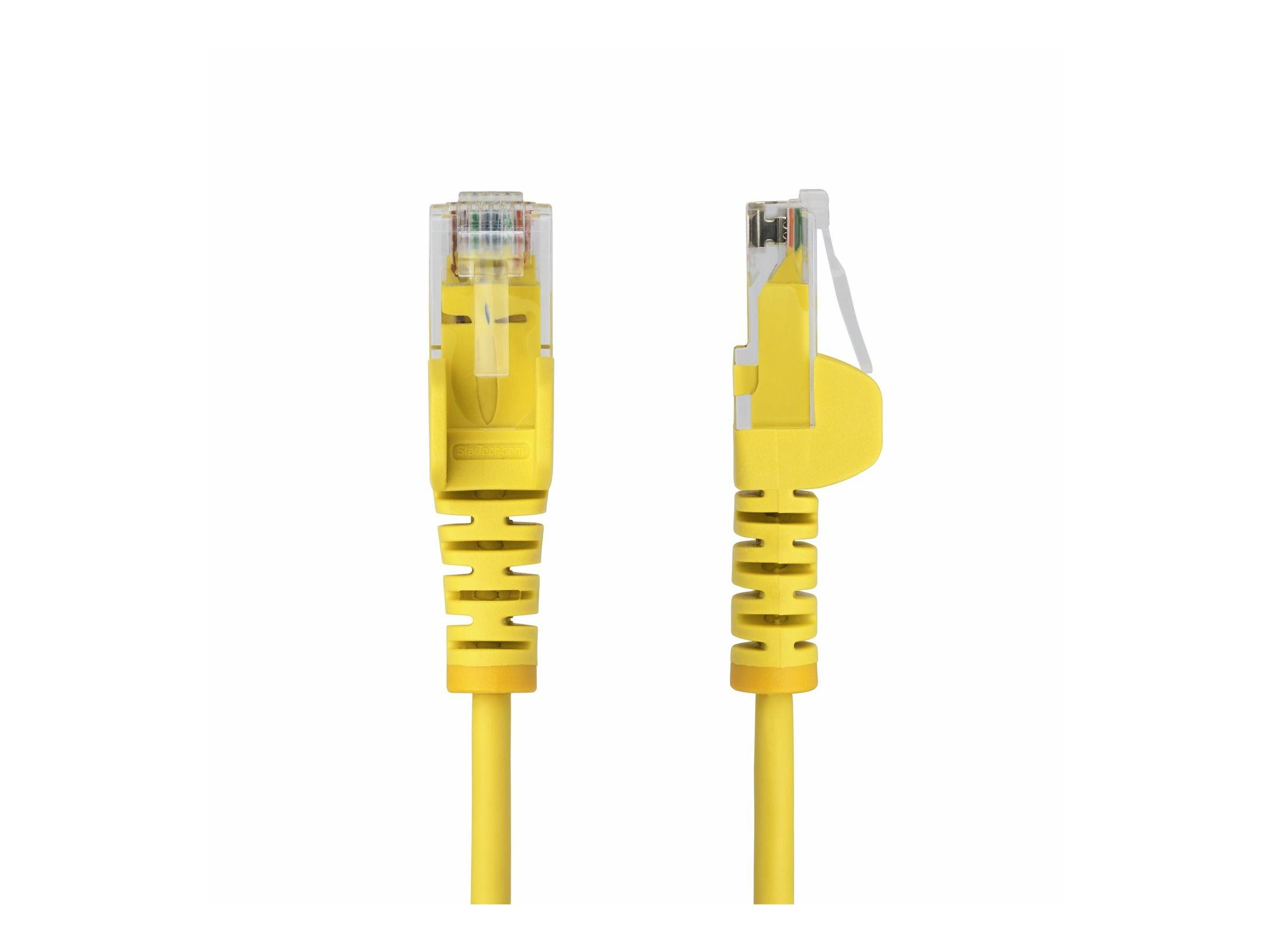 Zwei Ansichten eines gelben Ethernet-Kabelsteckers, die die Vorder- und Seitenseite des RJ45-Steckers und der Zugentlastung zeigen.