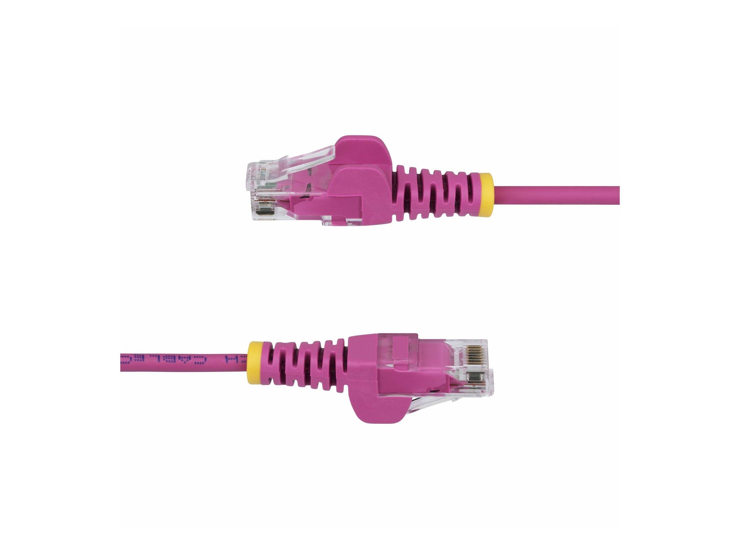 Zwei lila Ethernet-Kabel mit gelben Steckern, eines zeigt nach oben und das andere nach unten, auf einem weißen Hintergrund.