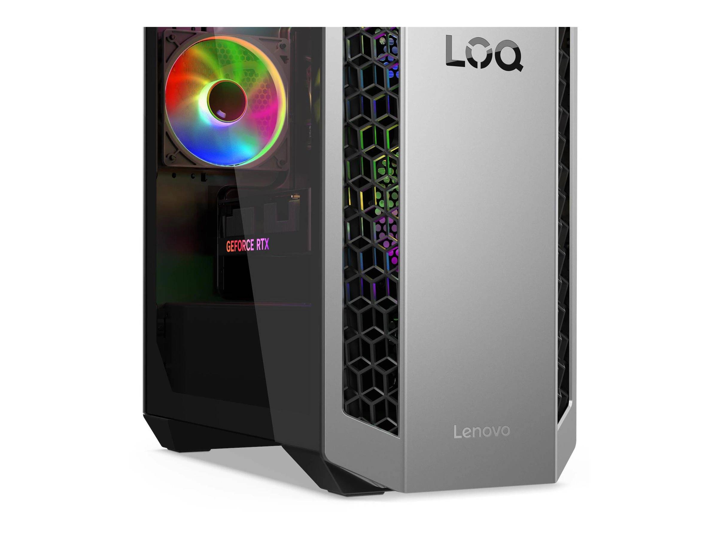 Lenovo Gaming-PC-Gehäuse mit RGB-Beleuchtung und sichtbarer 'GeForce RTX' Grafikkarte im Inneren. Die Frontplatte hat ein Wabennetzdesign und das Lenovo-Logo.