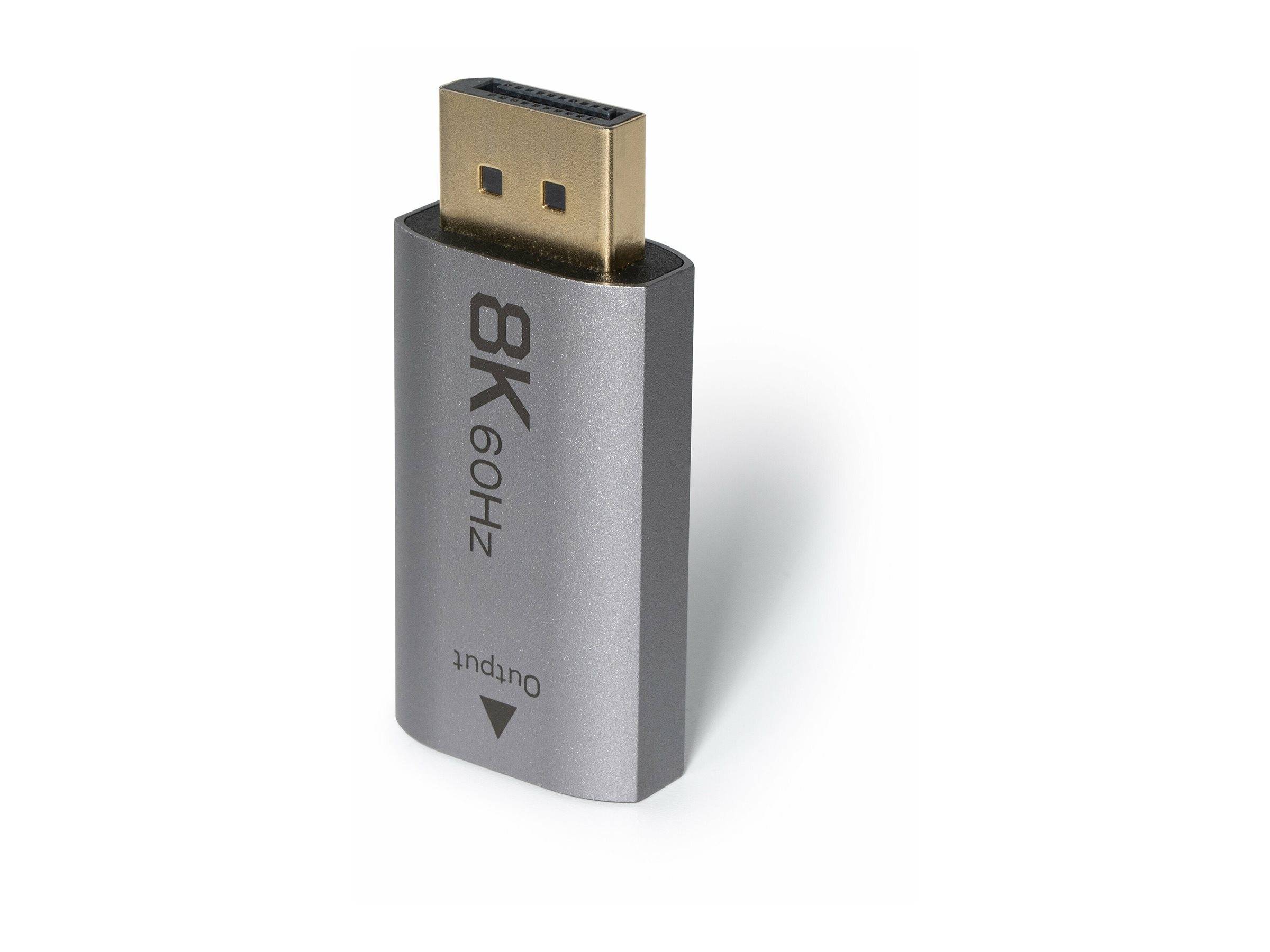 Silberner HDMI-Adapter mit der Beschriftung „8K 60Hz" mit einem „Output""-Pfeil, dargestellt auf weißem Hintergrund.