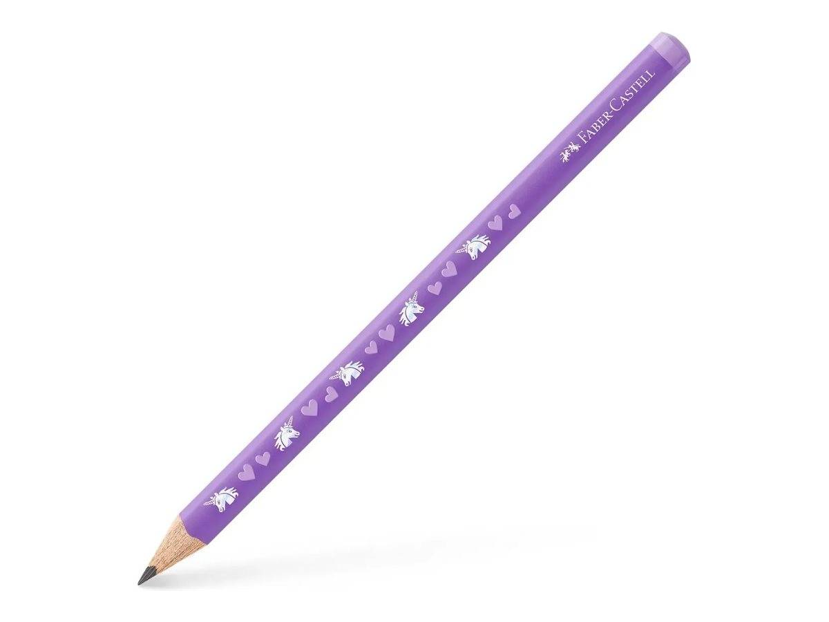 Lila Faber-Castell-Bleistift mit Herz- und Schmetterlingsmustern, diagonal auf weißem Hintergrund dargestellt.