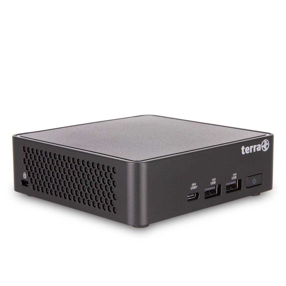 Eine kompakte schwarze Computerbox mit 'terra' Logo, ausgestattet mit mehreren USB-Anschlüssen, Lüftungslöchern und einem Powerknopf an der Vorderseite.