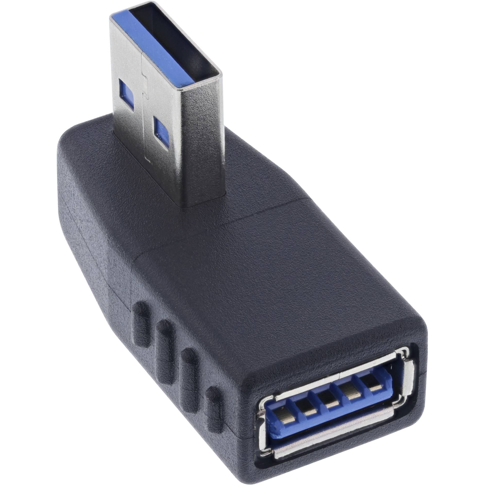 Ein L-förmiger USB 3.0-Adapter mit einem Stecker auf der einen und einer Buchse auf der anderen Seite, der entwickelt wurde, um gewinkelte Anschlüsse zu ermöglichen.