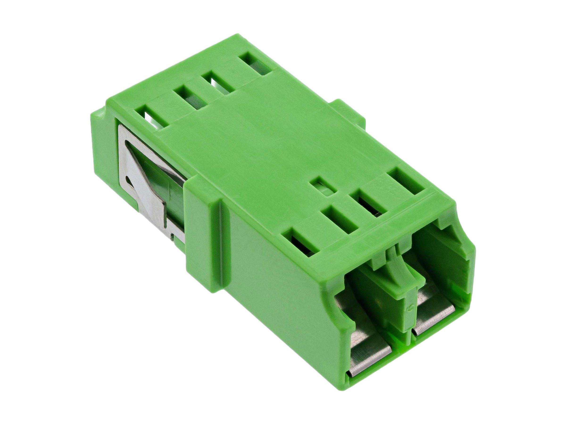 Ein grüner Terminalblock-Verbinder mit einer Metallklemme, der zum Anschließen von elektrischen Leitungen in verschiedenen elektronischen Anwendungen verwendet wird.