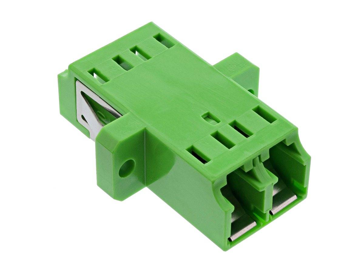 Ein grüner elektrischer Verbinder mit mehreren Schlitzen und Metallkontakten, der zum sicheren Verbinden von elektrischen Leitungen in elektrischen Installationen verwendet wird.