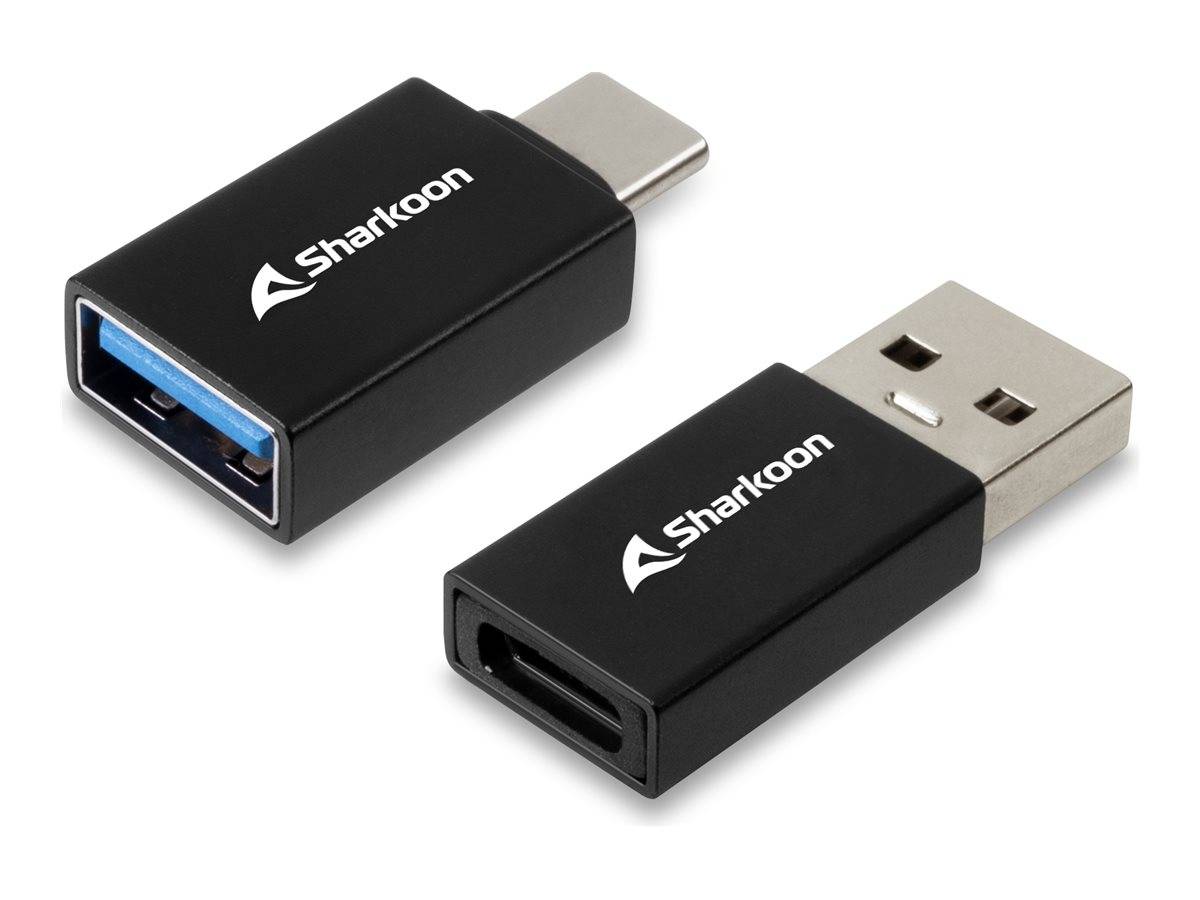 Zwei USB-Adapter mit der Markenbezeichnung 'Sharkoon'; einer mit einem USB-Typ-C-Anschluss und der andere mit einem standardmäßigen USB-Typ-A-Stecker.