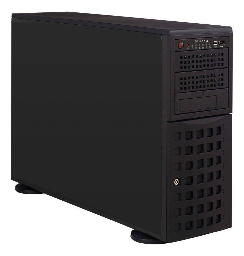 Ein schwarzer Desktop-Computer-Tower mit Belüftungsgitter, Power-Button und mehreren Laufwerk-Schächten, der auf einer ebenen Fläche steht.