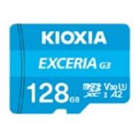 SD-Karte mit der Bezeichnung 'Kioxia Exceria G3' und einer Kapazität von 128 GB, gekennzeichnet mit den Symbolen 'MicroSD', 'V30', 'A2', die Leistungsstandards angeben.