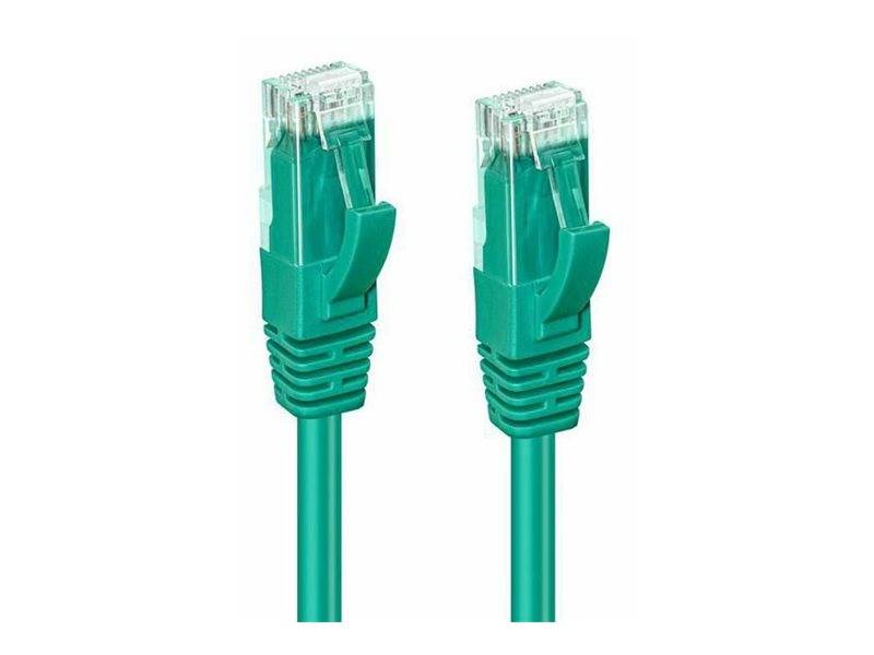 Zwei grüne Ethernet-Kabel nebeneinander, jedes mit transparenten Steckern, verwendet für Netzwerk- und Internetverbindungen.