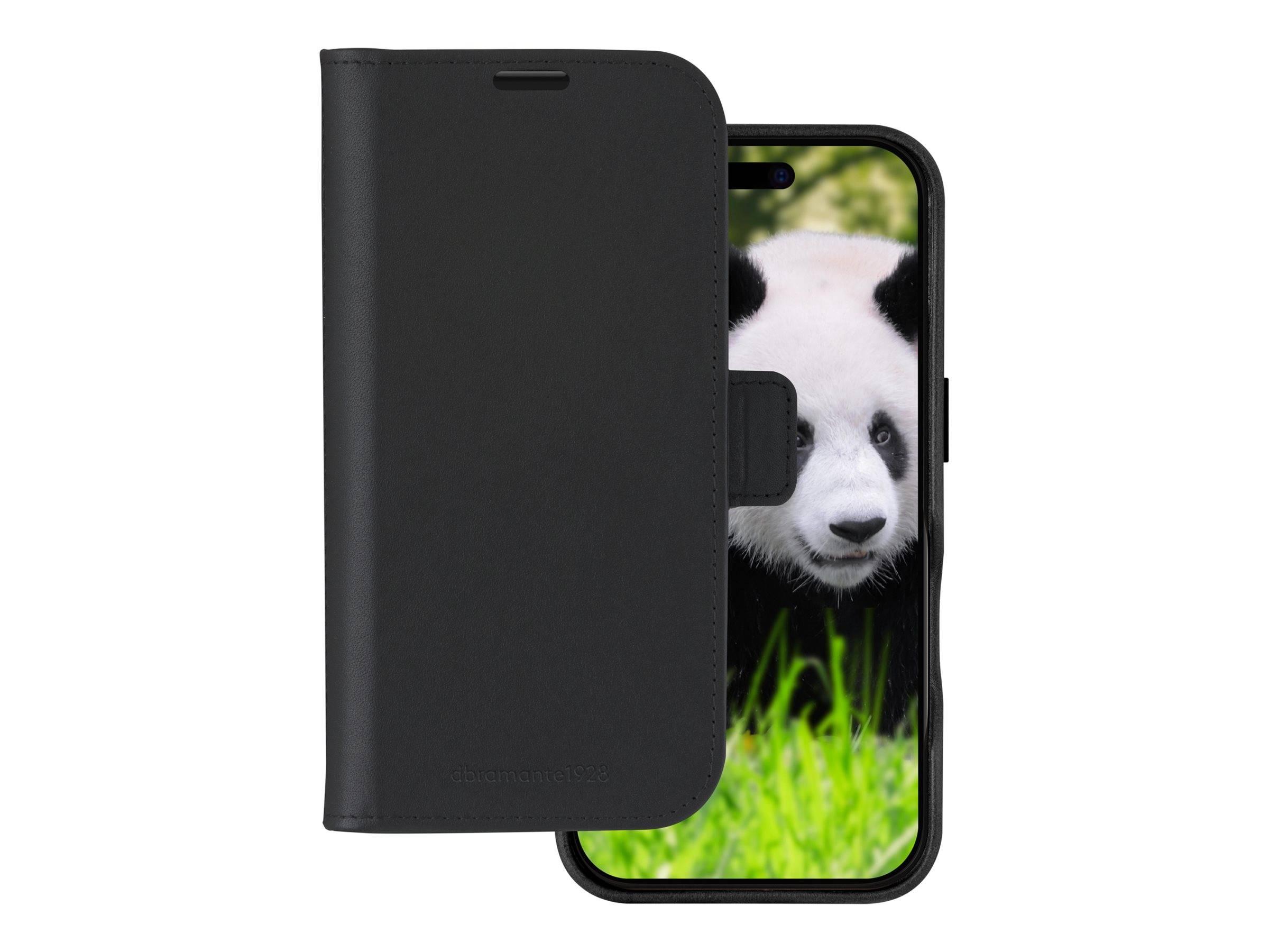 Eine schwarze Handyhülle, halb geöffnet, mit einem Pandabild auf dem Handybildschirm, vor einem Hintergrund aus grünem Gras.