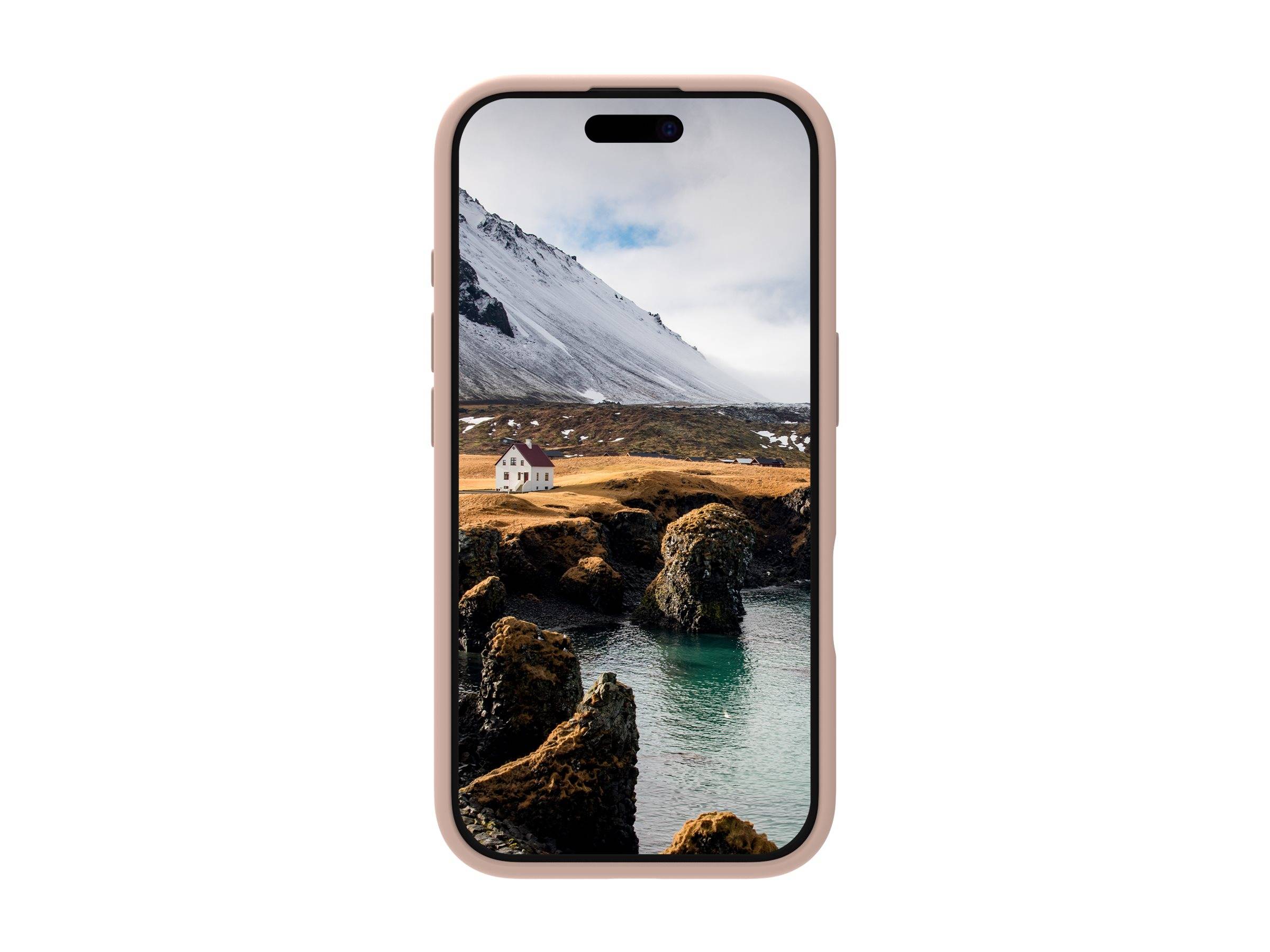 Smartphone-Mockup mit einer Küstenlandschafts-Tapete mit felsigem Ufer, türkisfarbenem Wasser, kleinem Haus und schneebedecktem Berg unter bewölktem Himmel.