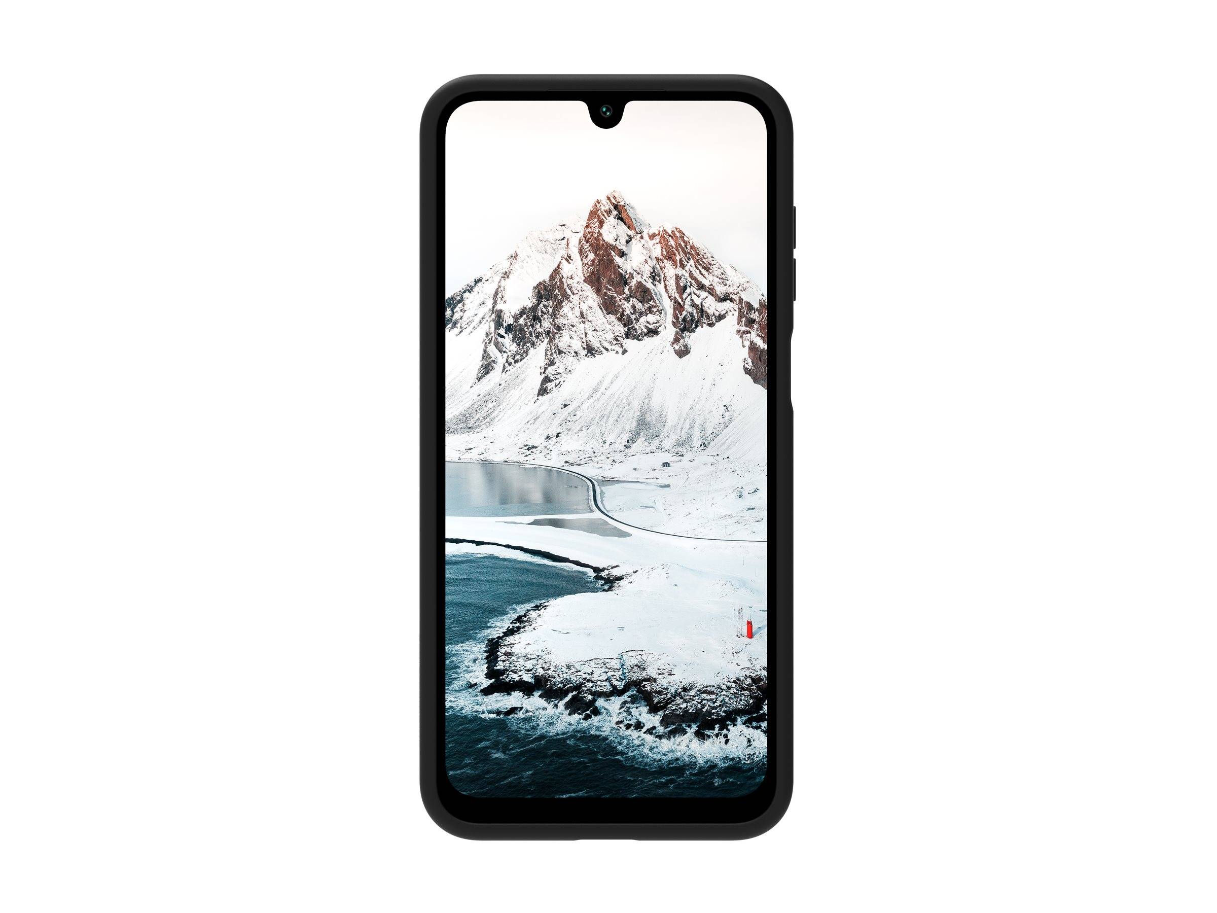 Ein Smartphone, das ein Bild von schneebedeckten Bergen und einer Küstenlandschaft auf seinem Bildschirm zeigt.