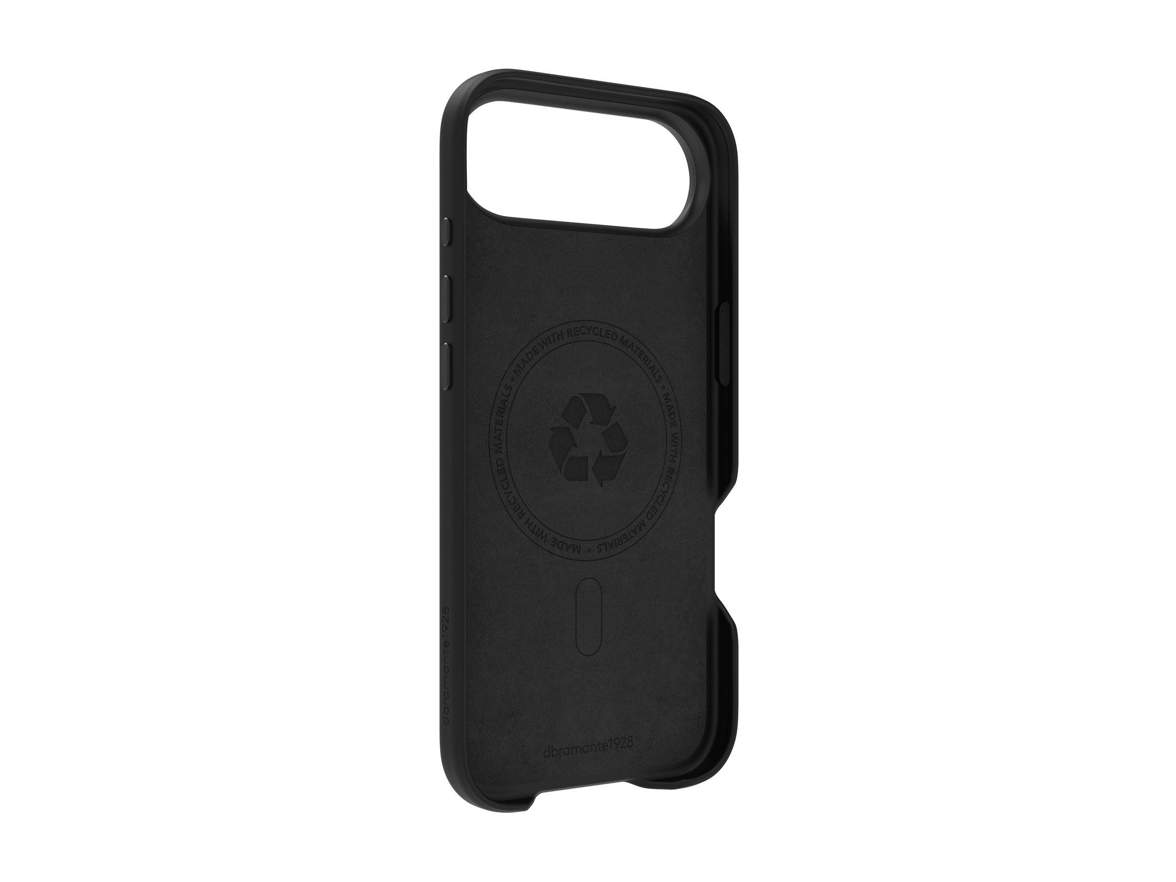 Eine schwarze Smartphone-Hülle mit einer Aussparung für die Kamera und die Tasten an der Seite. Ein Recycling-Symbol ist auf der Rückseite eingeprägt.