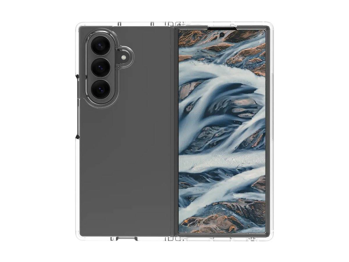 Ein Smartphone mit einem faltbaren Bildschirm, halb geöffnet. Auf der linken Seite sind drei Kameraobjektive zu sehen; auf der rechten Seite wird eine Flusslandschaft angezeigt.