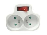 Eine weiße Doppel-Steckdose mit einem roten Ein/Aus-Schalter oben. Der Schalter steht derzeit in der 'Aus'-Position.