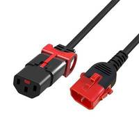 Ein Computernetzstecker mit einem schwarz-roten Verriegelungsanschluss, entwickelt für sichere Verbindungen, um versehentliches Lösen zu verhindern.