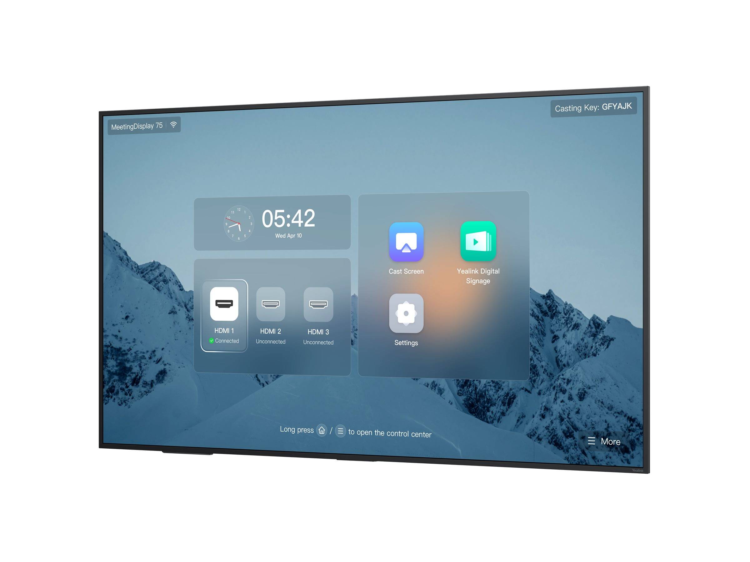 Ein digitales Anzeigedisplay zeigt Optionen für HDMI-Verbindungen und Einstellungen. Der Hintergrund präsentiert eine verschneite Berglandschaft.