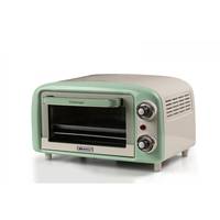Ein im Vintage-Stil gehaltener Toaster-Ofen in Creme und Minzgrün mit zwei Drehreglern und einer kleinen Sichttür.