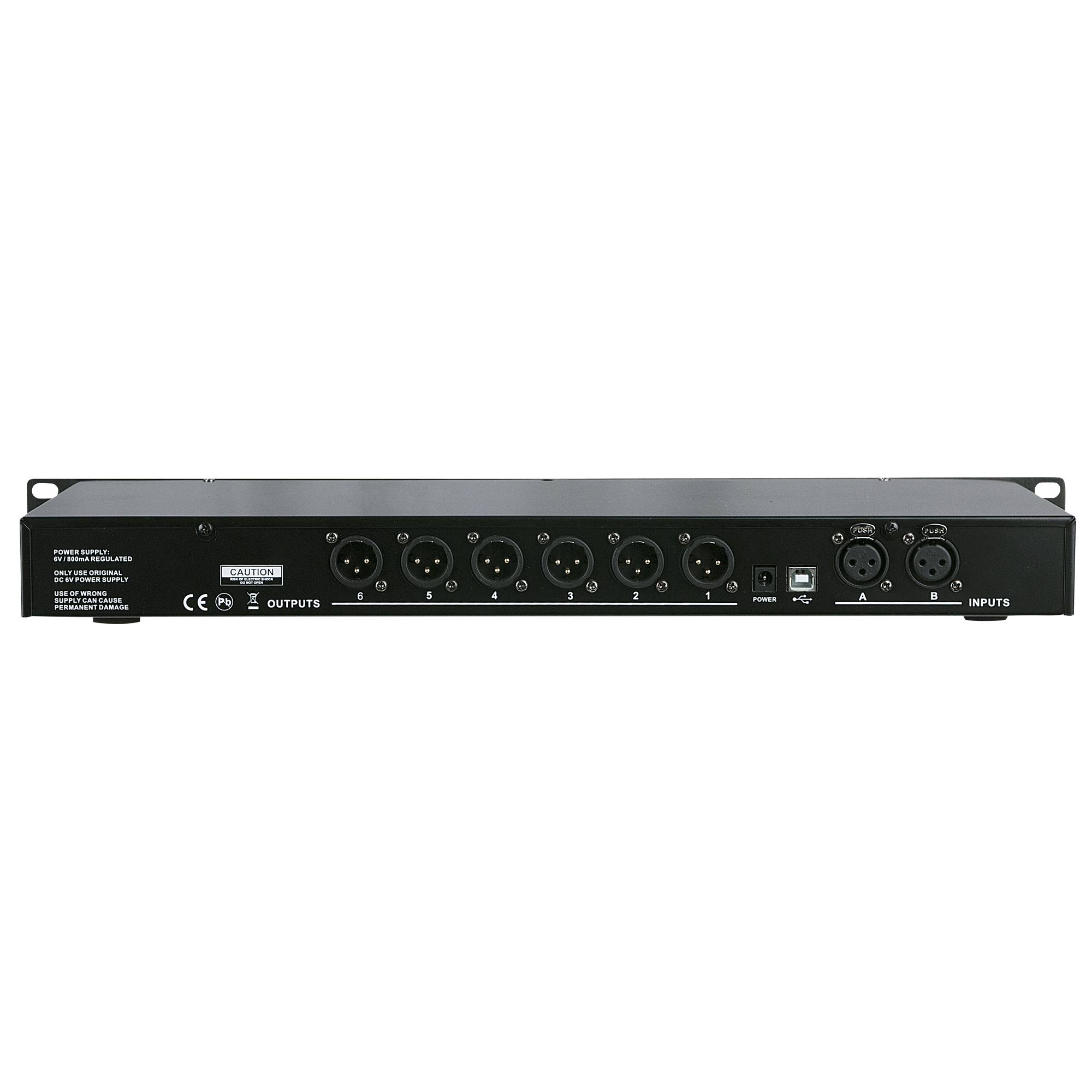 Eine schwarze Audioschnittstelle mit mehreren XLR- und Ausgabeports, die auf dem Rückpanel mit 