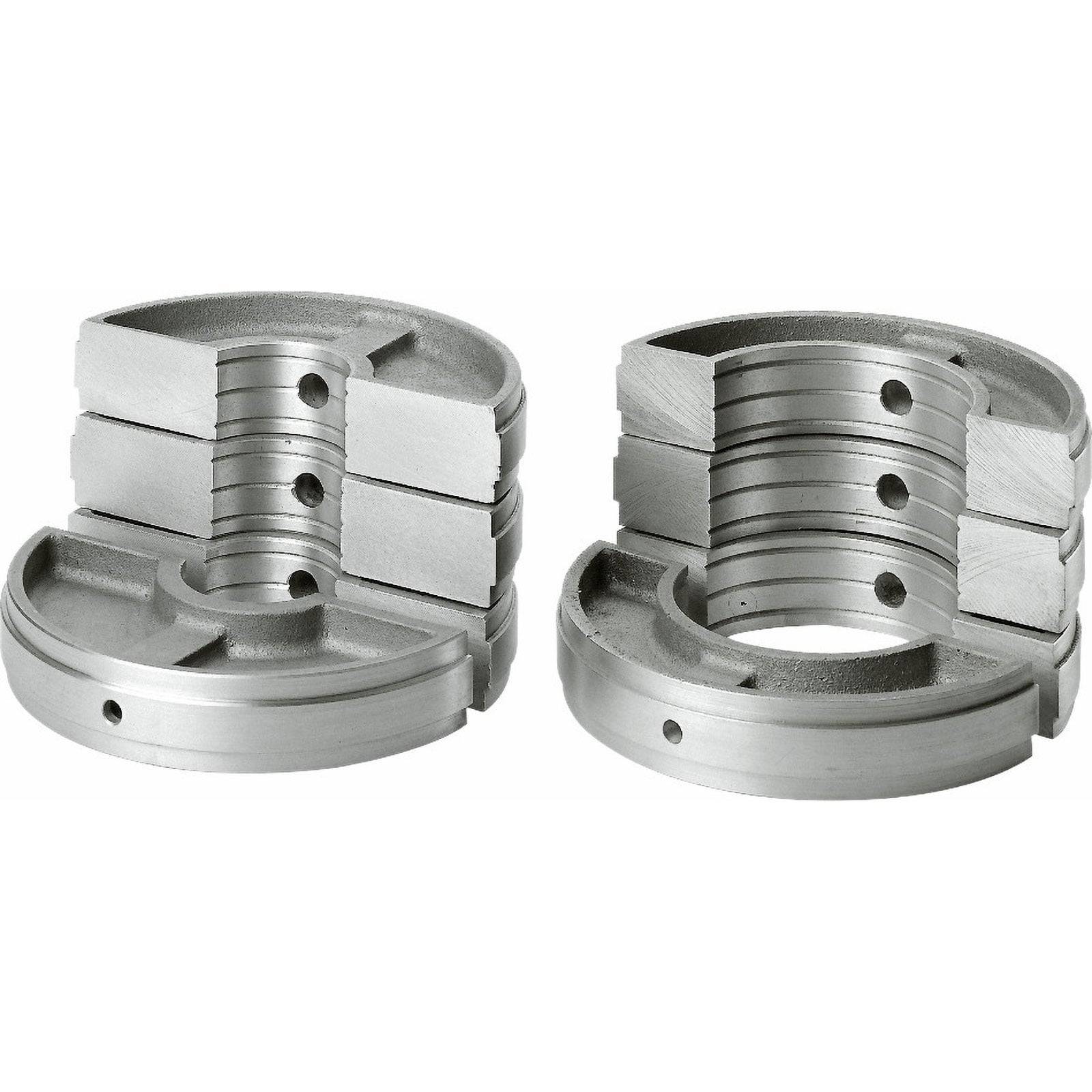 Metallische mechanische Komponenten in einer Schnittansicht, die innere Schichten und Merkmale zeigen, wahrscheinlich für industrielle Maschinen verwendet.