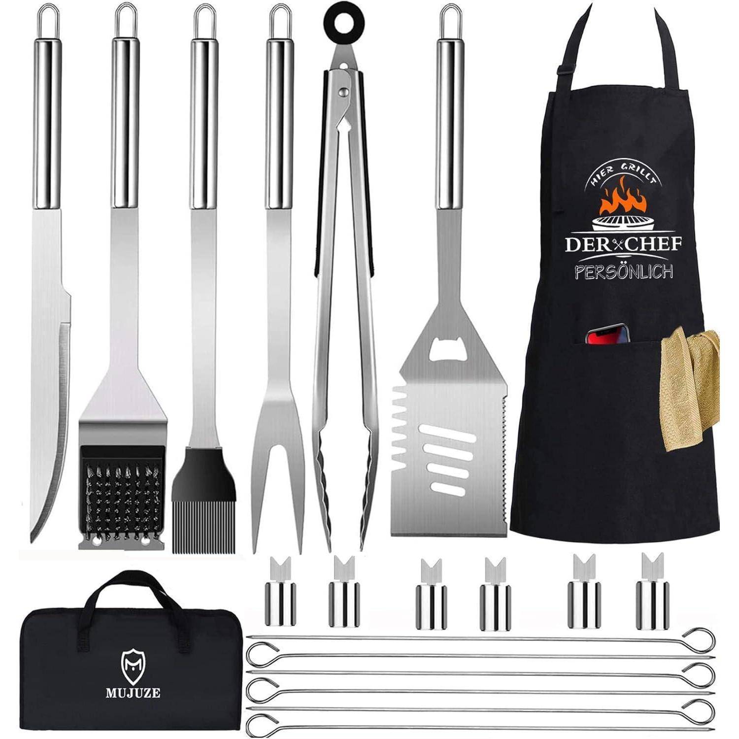 Grillbesteck-Set mit Metalwerkzeugen und schwarzer Schürze, inklusive Grillspieße, Pfannenwender, Zange, Backpinsel und Reinigungsbürste, in einem schwarzen Transportkoffer.