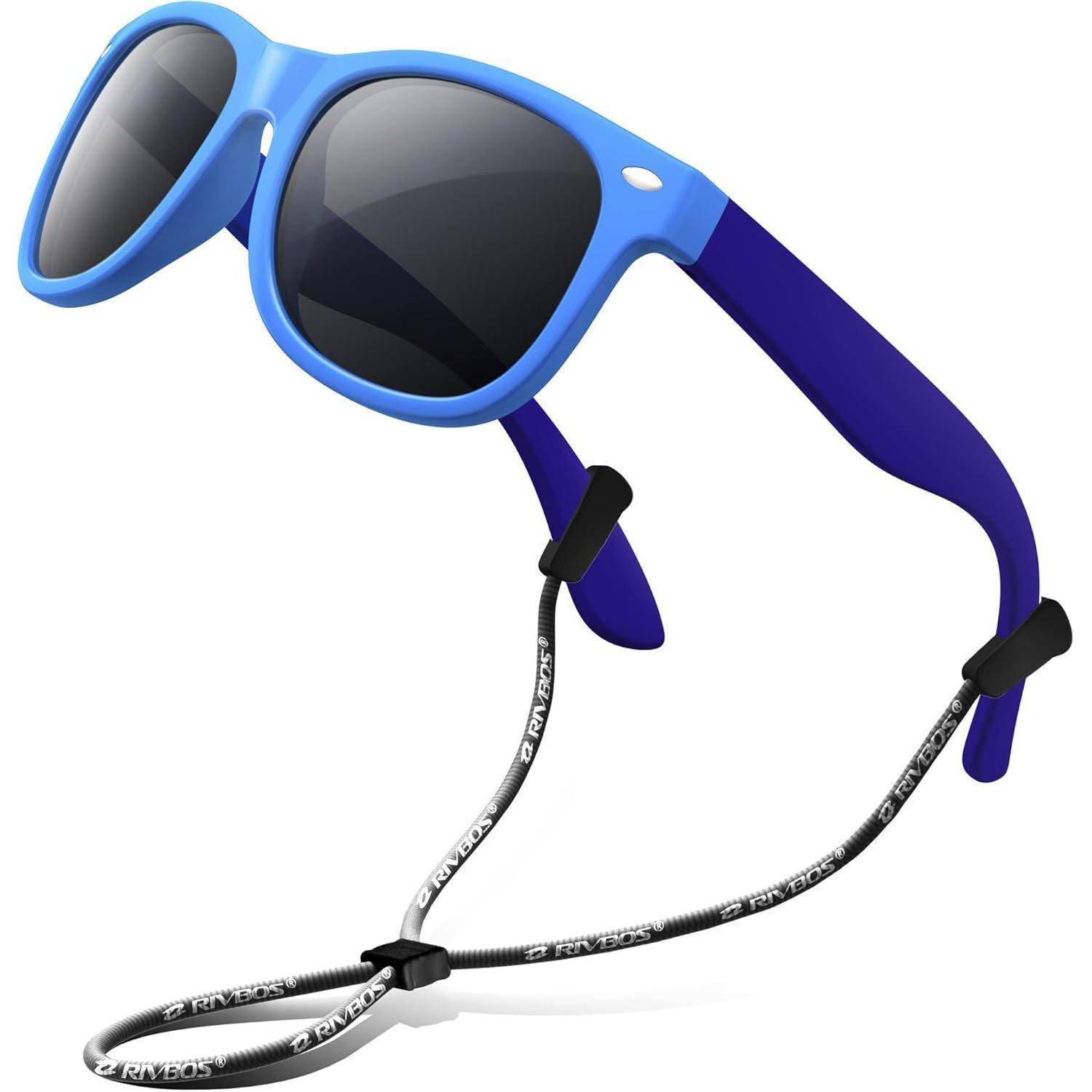 Blaue Sonnenbrille mit dunklen Gläsern und einem schwarz-weißen Band, das an den Bügeln befestigt ist, um einen sicheren Sitz zu gewährleisten.