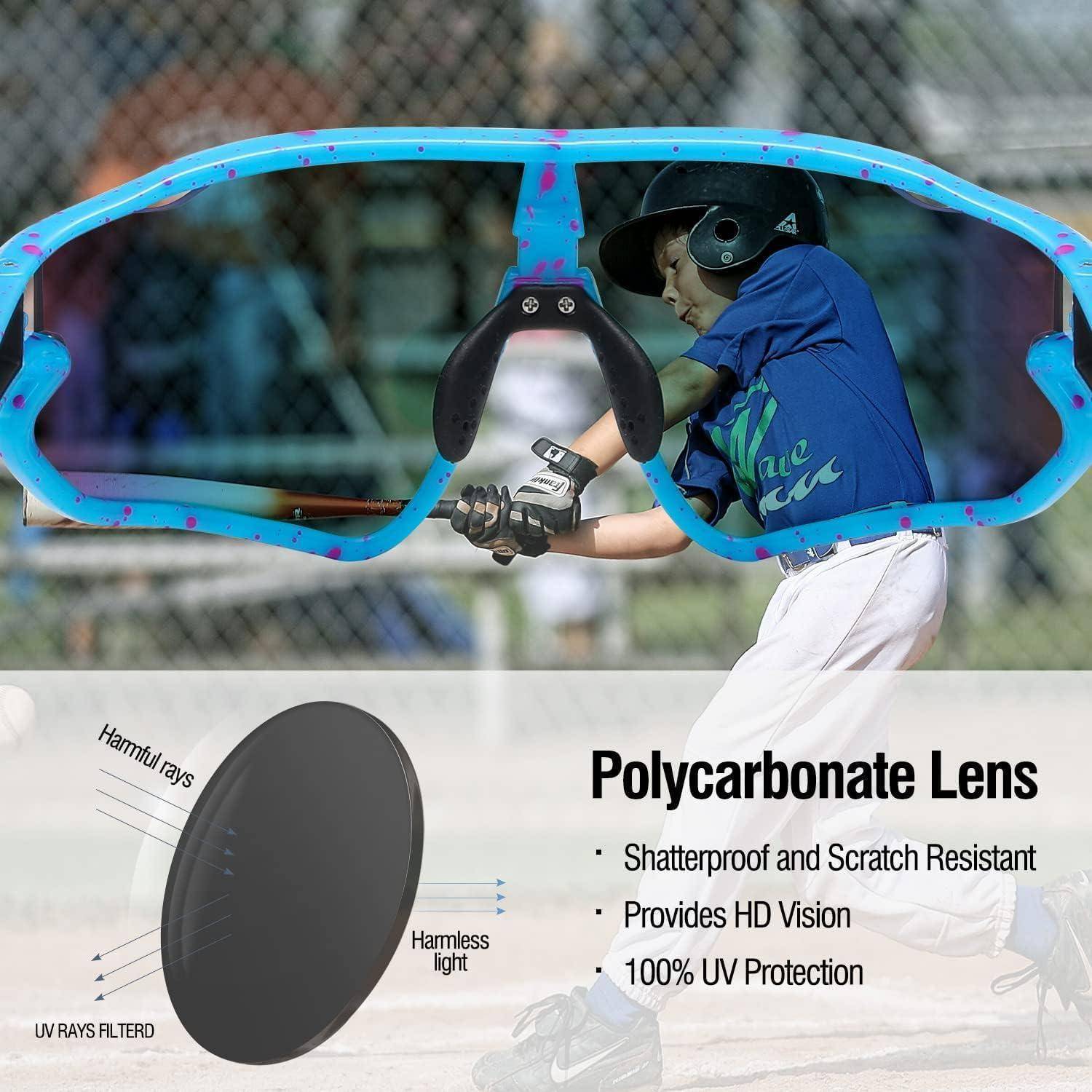 Ein Baseballspieler mit Helm und Sonnenbrille schwingt einen Schläger. Der Text hebt die Merkmale von Polycarbonatgläsern hervor: splitterfest, hochauflösende Sicht, UV-Schutz.
