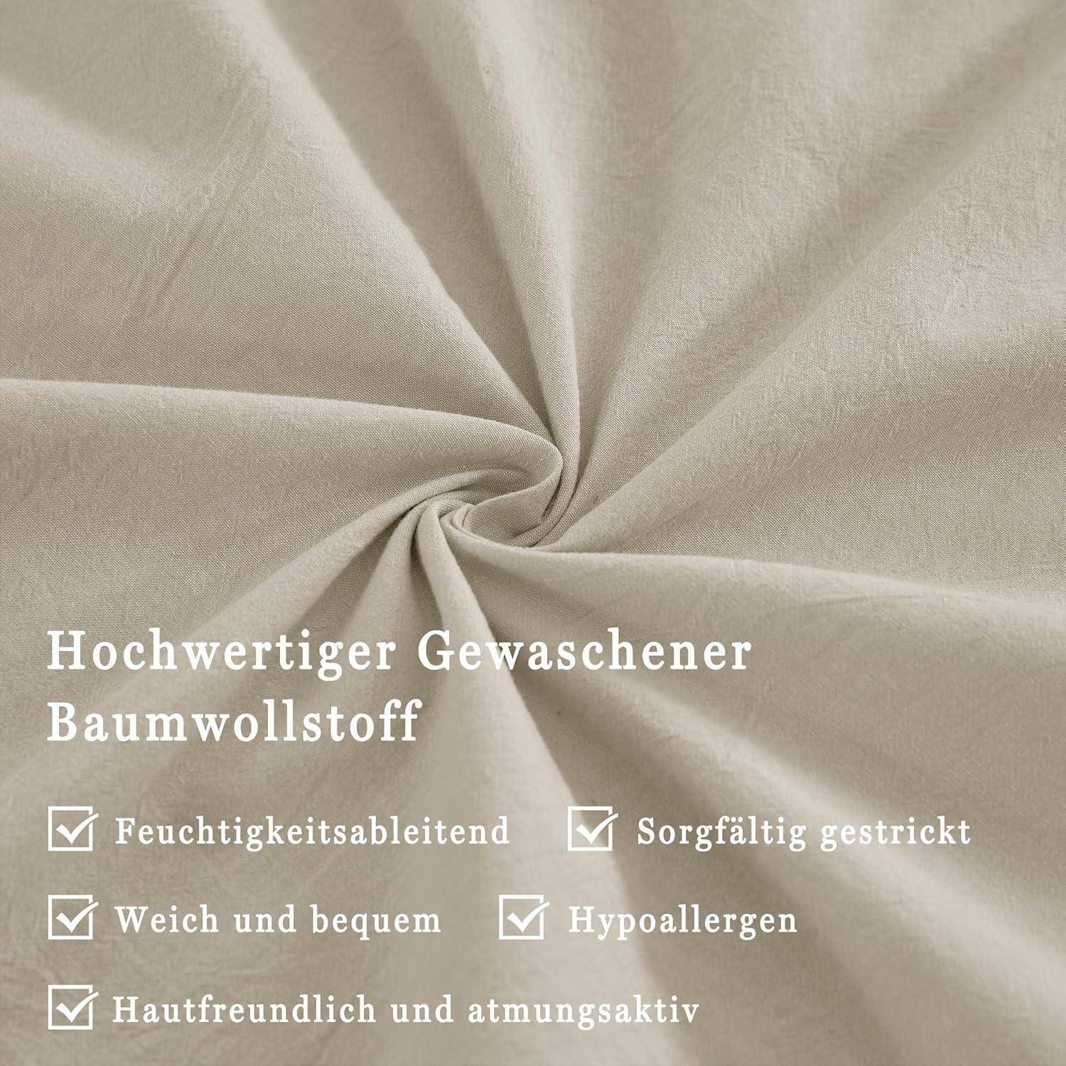 Nahaufnahme von beigefarbenem Stoff mit Text, der seine Eigenschaften als ‚Premium gewaschene Baumwollfaser' beschreibt, mit Merkmalen wie feuchtigkeitsableitend, komfortabel, hypoallergen und hautfreundlich.