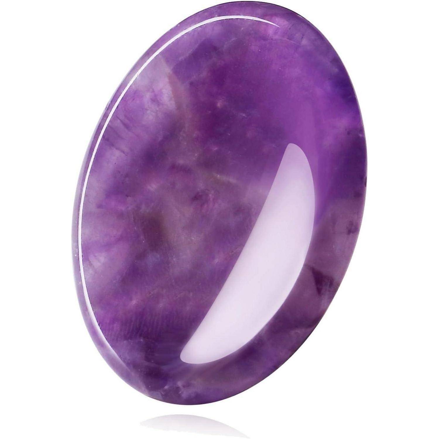 Glatter, polierter Amethystkristall in Ovalform mit glänzender Oberfläche, der häufig zu Dekoration- oder Meditationszwecken verwendet wird.