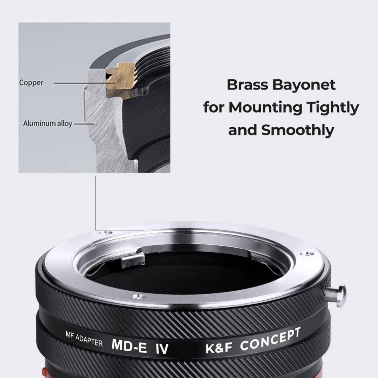 Detailaufnahme eines Kameraobjektivadapters, der seinen Messingbajonett zeigt, beschriftet mit 'MD-E IV K&F CONCEPT', mit einem Querschnitt, der die Konstruktion aus Kupfer- und Aluminiumlegierung hervorhebt.