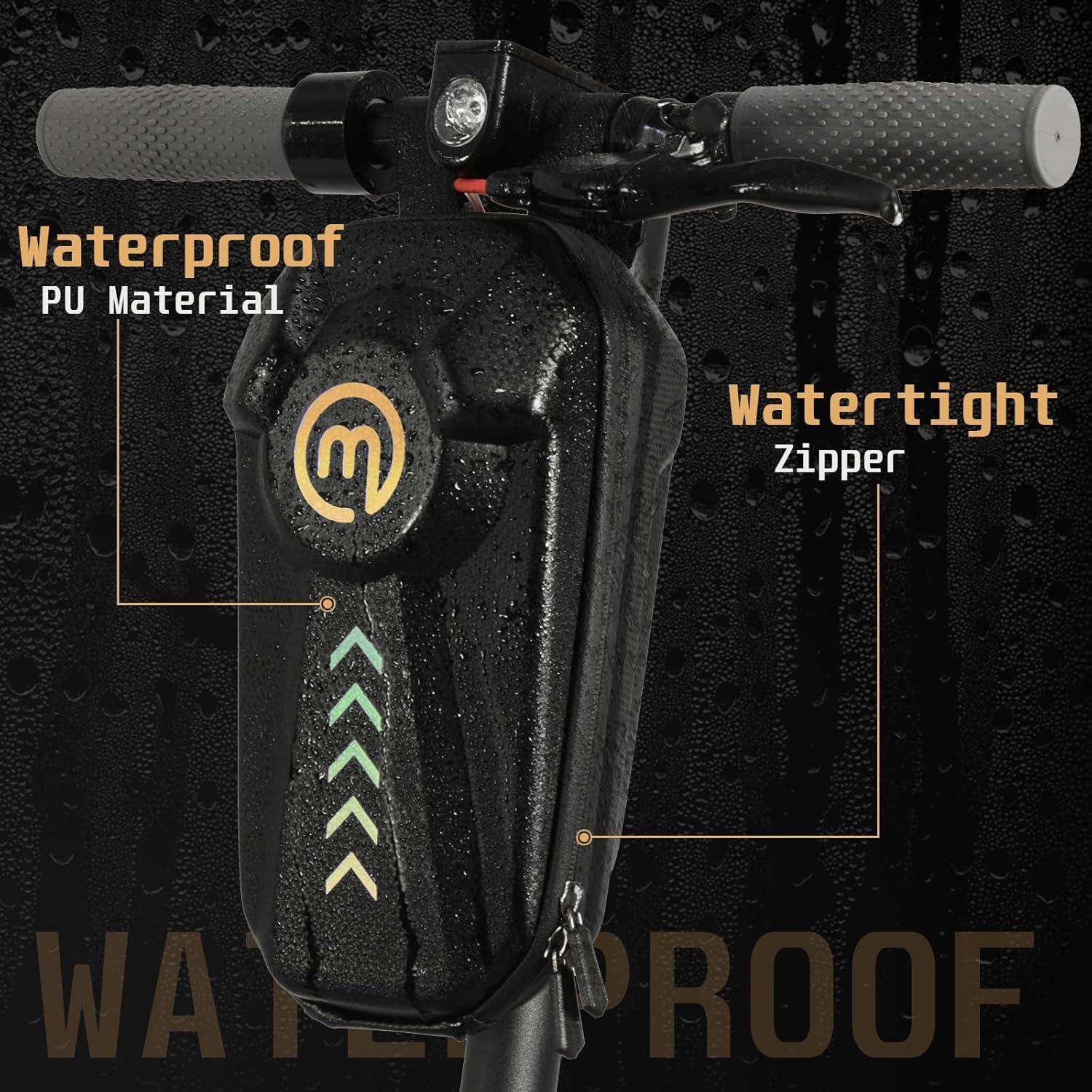 Eine schwarze, wasserdichte PU-Materialtasche mit einem wasserdichten Reißverschluss wird gezeigt, die am Lenker eines Rollers befestigt ist und ihre Langlebigkeit betont.