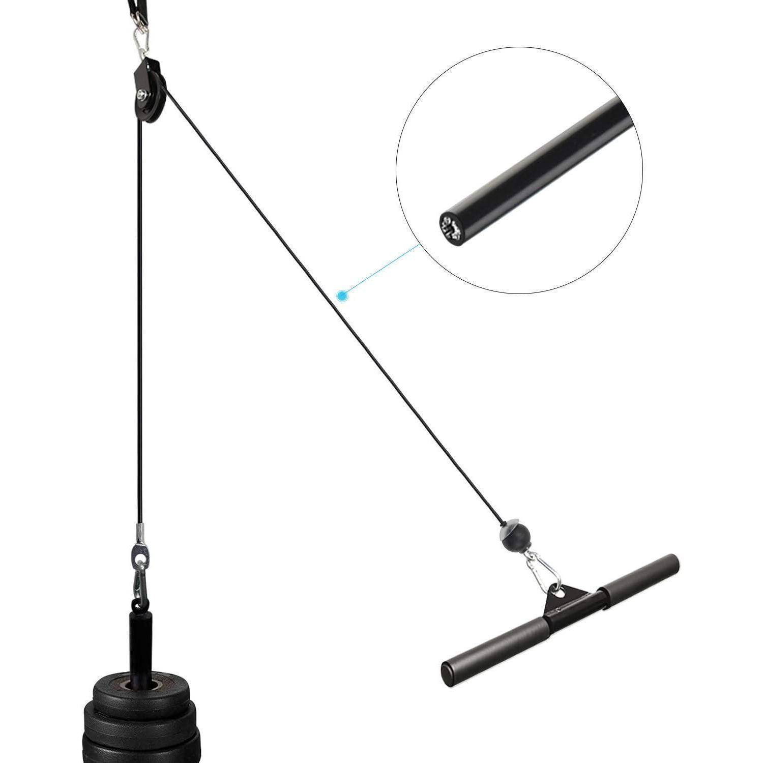 Flaschenzugsystem mit Gewichten zeigt einen Griff, der an einem Kabel befestigt ist und die Mechanik der Spannung veranschaulicht.