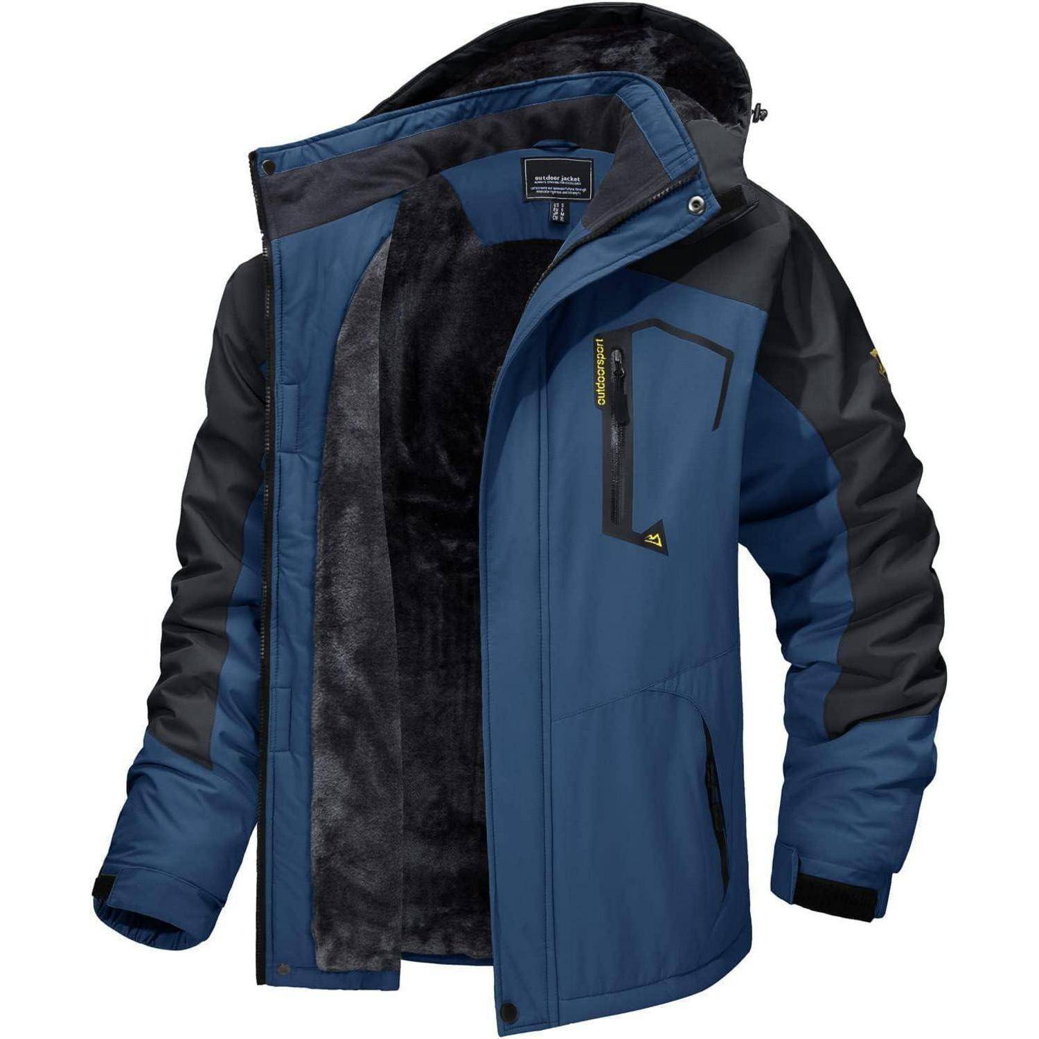 Blaue und schwarze Winterjacke mit Kapuze, ausgestattet mit einer Reißverschlusstasche vorne und Fleecefutter. Sie wirkt warm und geeignet für kalte Wetterbedingungen.
